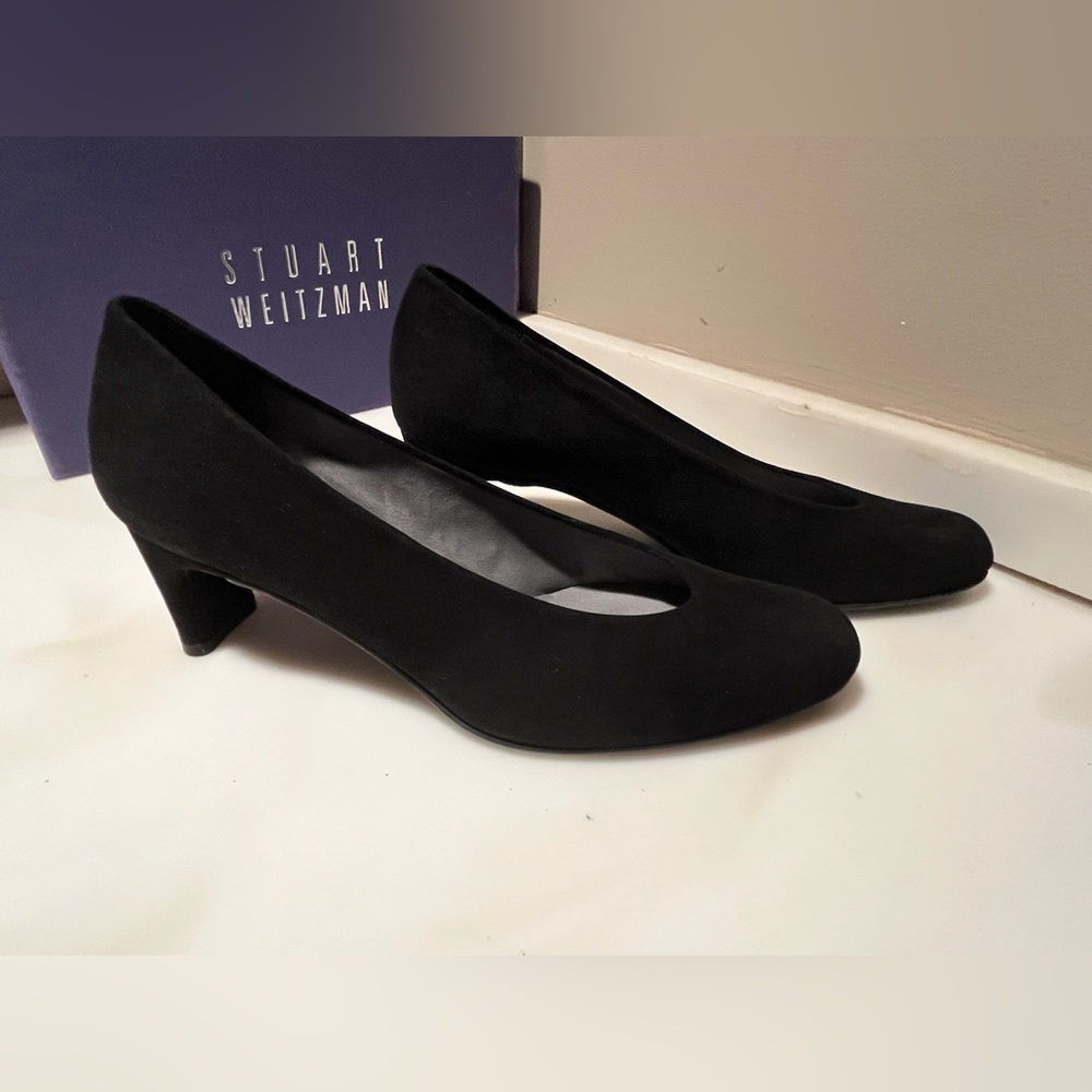 LIKE NEW—STUART WEITZMAN Chicpump Black Suede Pumps, Size 6
